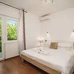Heritage In Center With Pool- Apartment