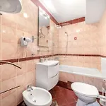 Heritage In Center With Pool-