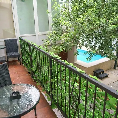Heritage In Center With Pool- *