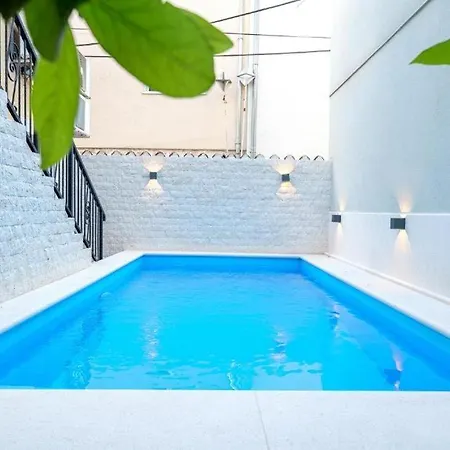 公寓 Heritage In Center With Pool- *