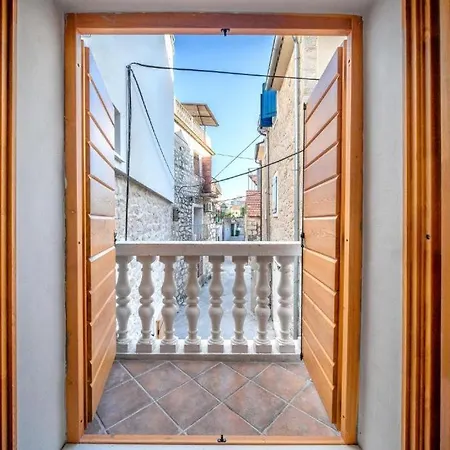 Heritage In Center With Pool-