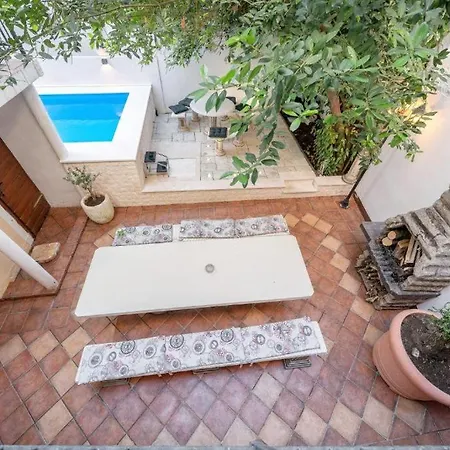 Heritage In Center With Pool- *