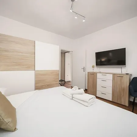 Heritage In Center With Pool- *