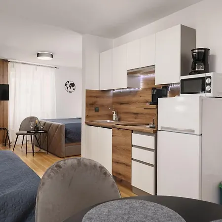 Heritage In Center With Pool-