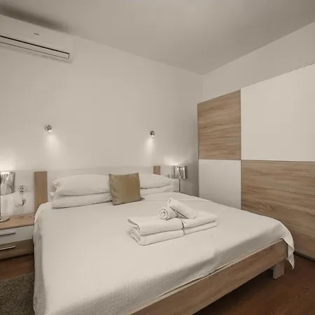 Heritage In Center With Pool- Apartment *