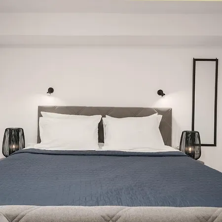 Heritage In Center With Pool-