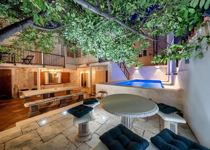 Heritage In Center With Pool- 아파트 *