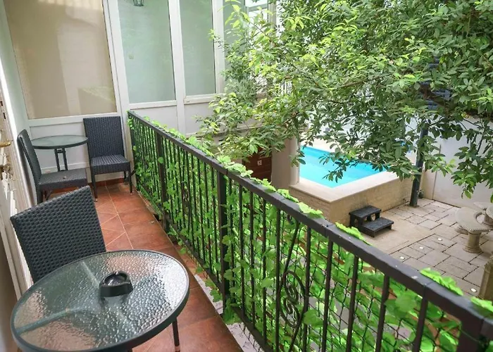 Heritage In Center With Pool- *