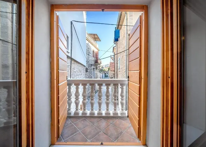 Heritage In Center With Pool-