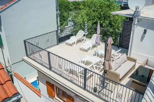 Heritage In Center With Pool- *