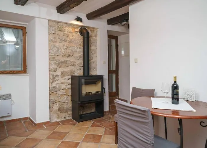 Heritage In Center With Pool-