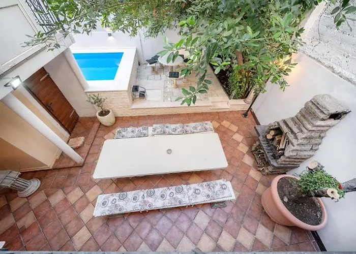 Heritage In Center With Pool- *