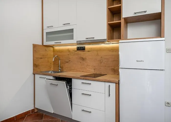 Heritage In Center With Pool-