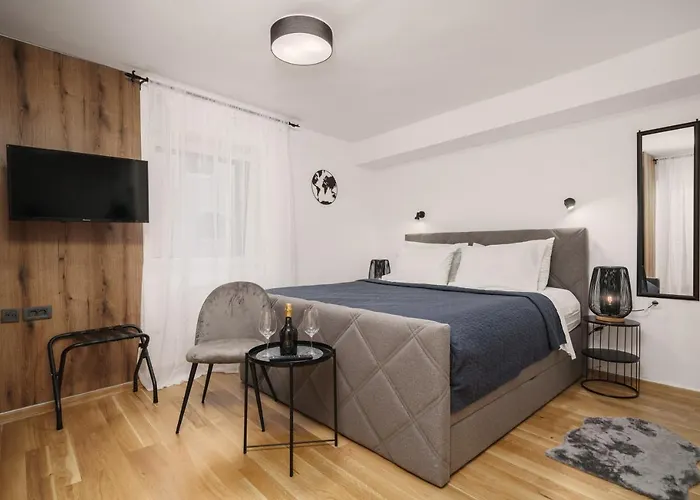 Heritage In Center With Pool- 아파트