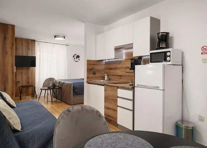 Heritage In Center With Pool-