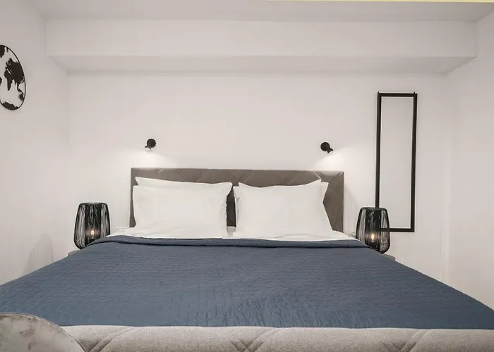 Heritage In Center With Pool-