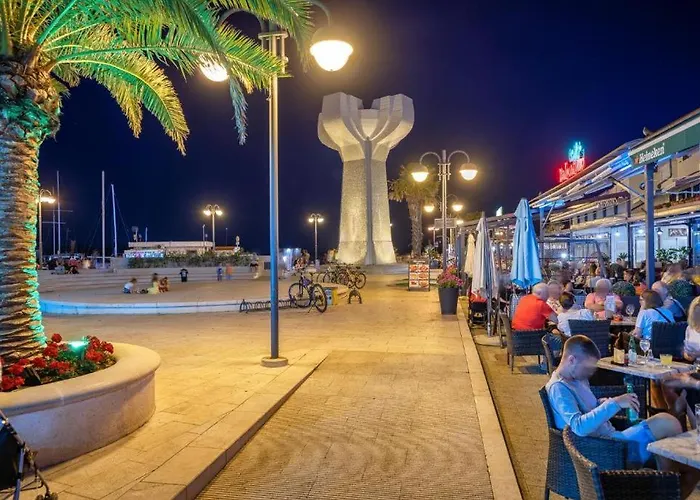 Heritage In Center With Pool- Lejlighed