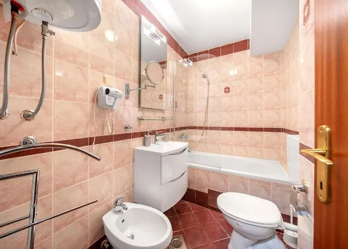 Heritage In Center With Pool-