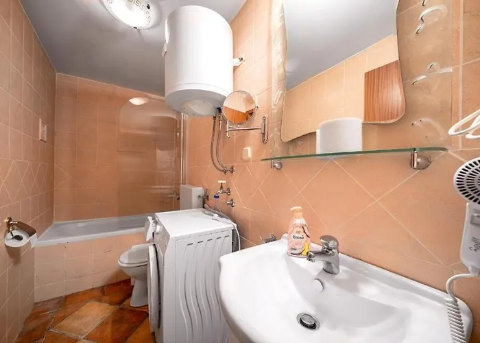 Heritage In Center With Pool- Lejlighed